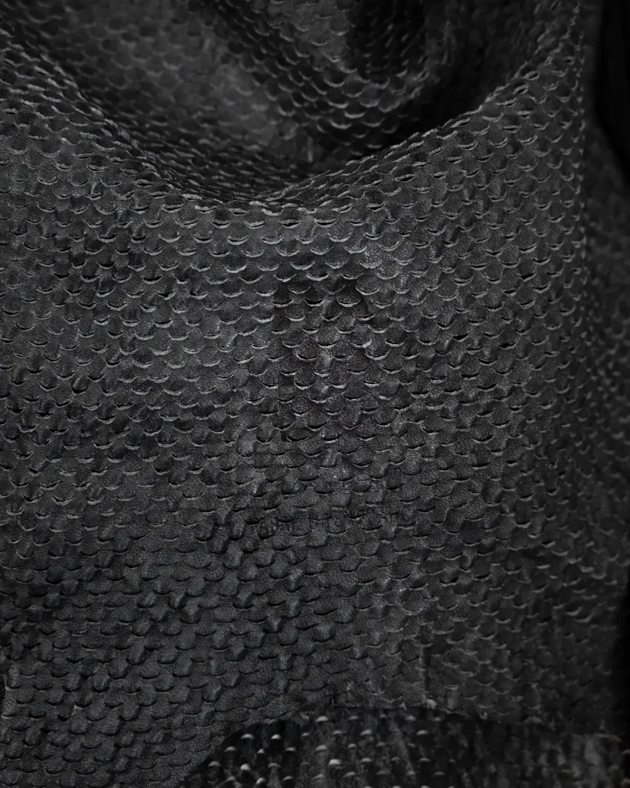 PERFORATED LEATHER SCARF GREY